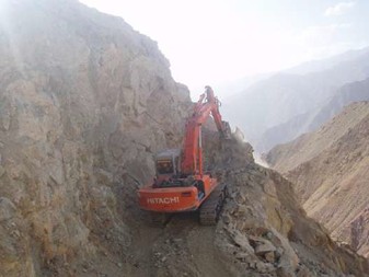 Construction of access road in Baghlan province for antenna site BGL 022 image